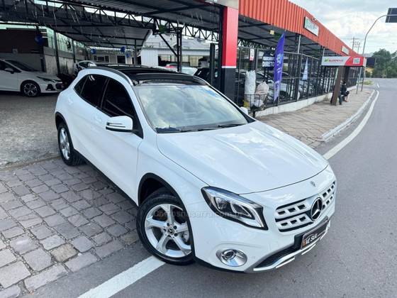 MERCEDES-BENZ GLA 200 1.6 CGI FLEX ENDURO 7G-DCT MERCEDES-BENZ GLA 200 1.6 CGI FLEX ENDURO 7G-DCT